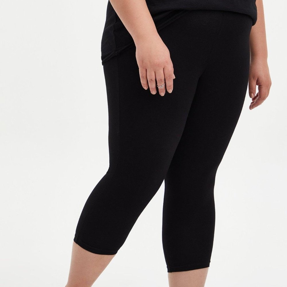 Torrid Capri Signature Waist Premium Legging